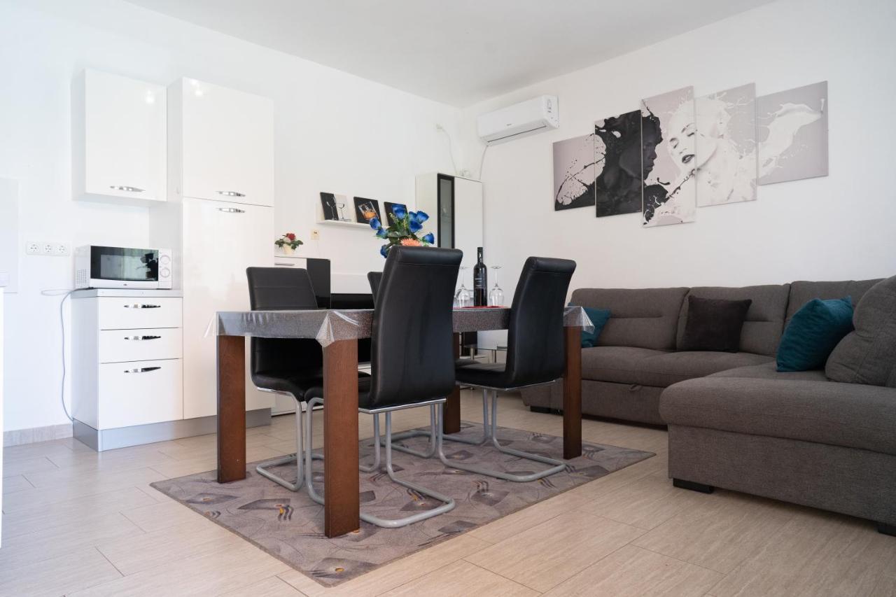 Apartment Mladen ビオグラード・ナ・モル エクステリア 写真