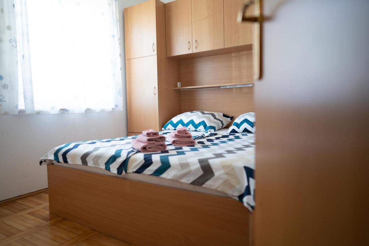 Apartment Mladen ビオグラード・ナ・モル エクステリア 写真