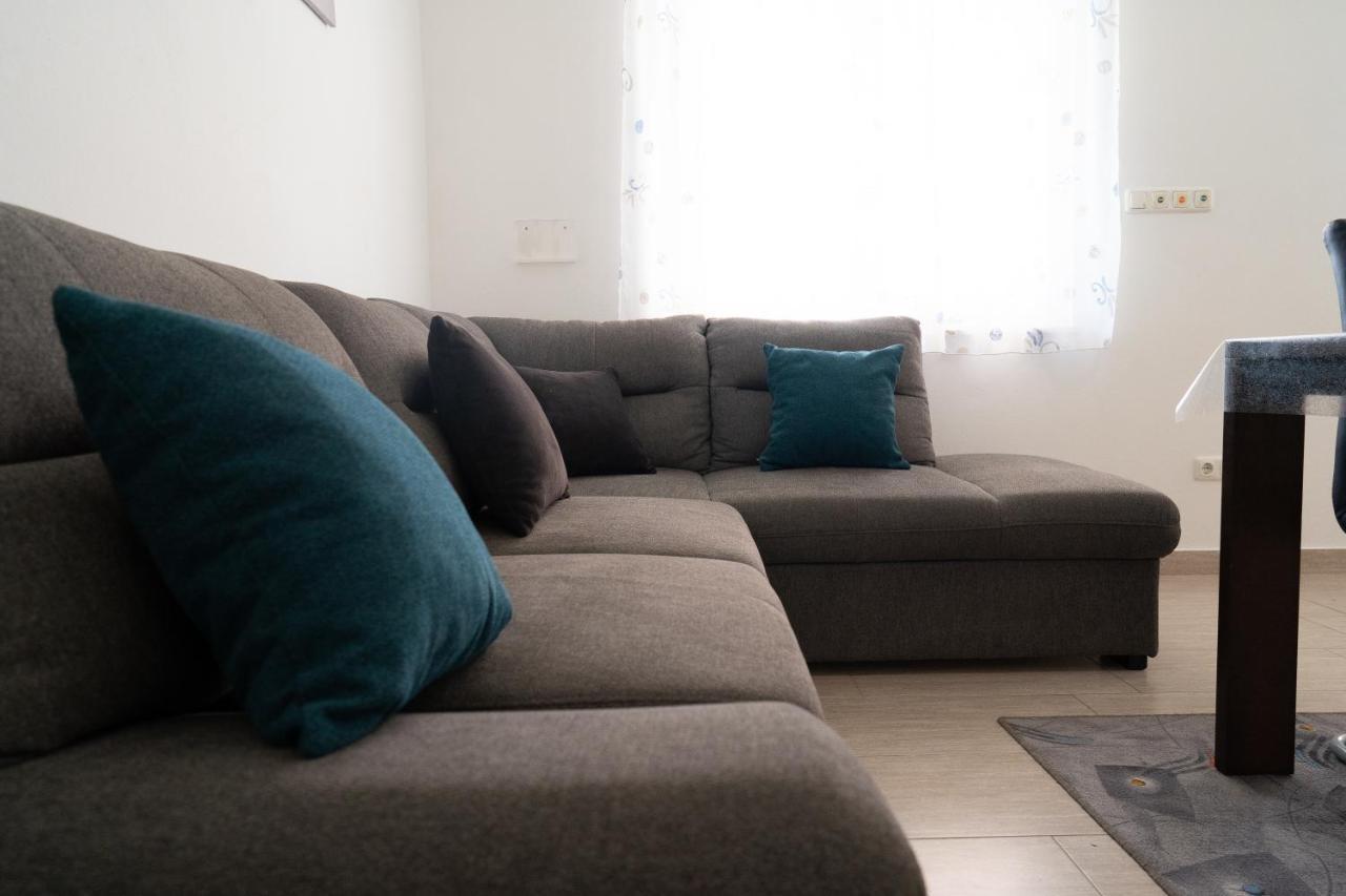 Apartment Mladen ビオグラード・ナ・モル エクステリア 写真