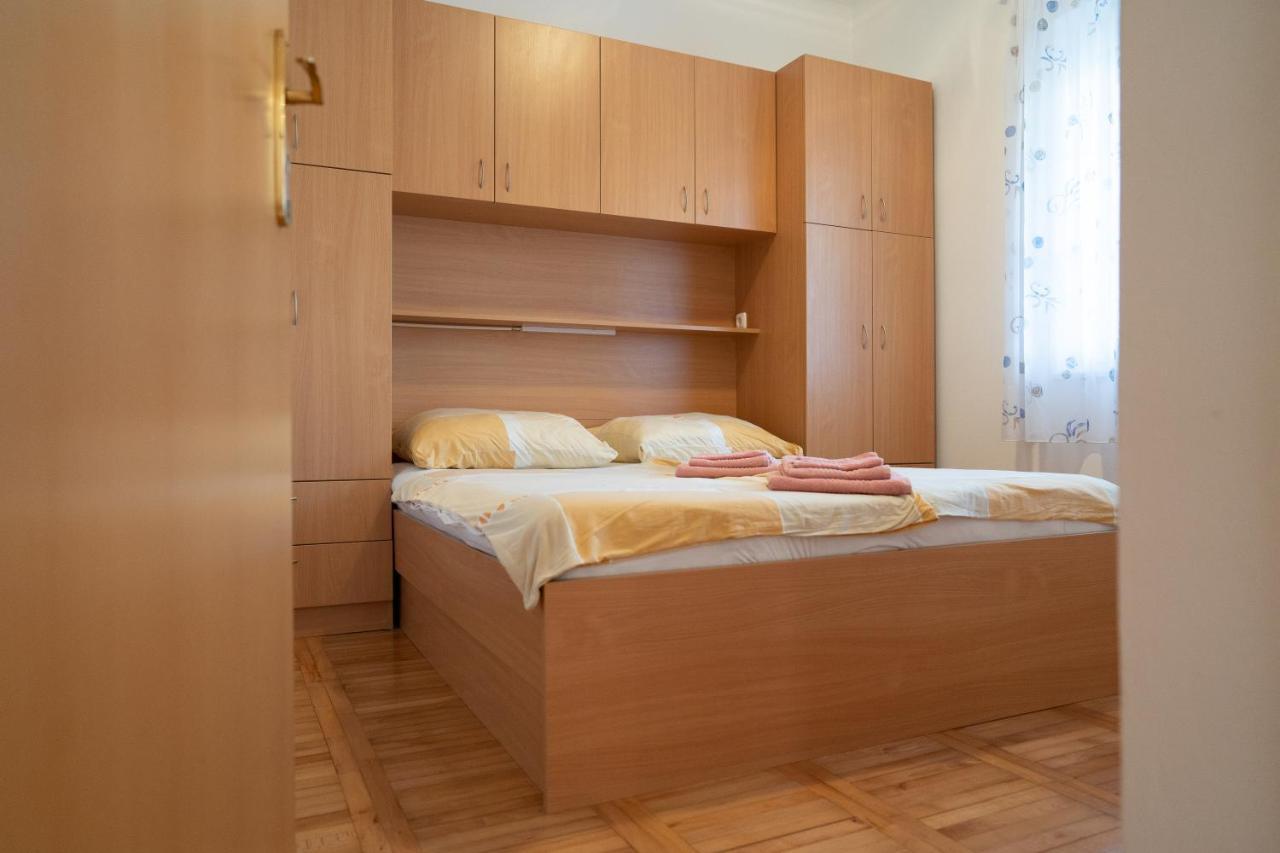 Apartment Mladen ビオグラード・ナ・モル エクステリア 写真