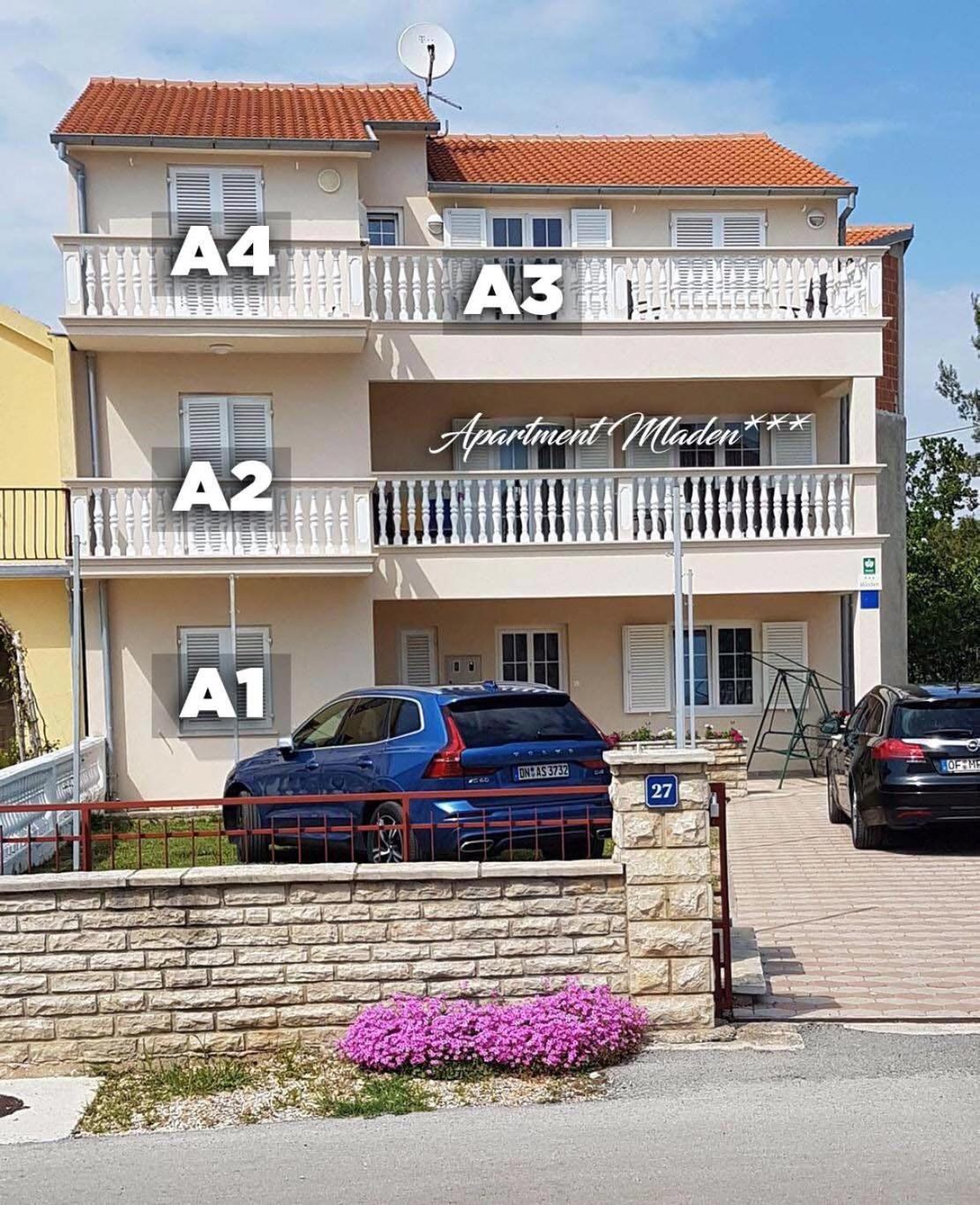 Apartment Mladen ビオグラード・ナ・モル エクステリア 写真